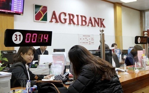 Bạn có thể kiểm tra số dư tài khoản Agribank trực tiếp tại ngân hàng