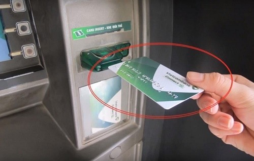 Cách đăng ký SMS Banking Vietcombank tại ATM