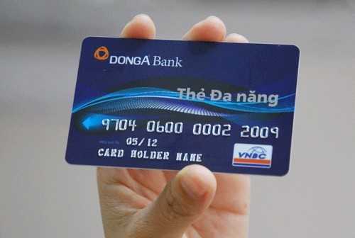 Làm thẻ ATM ngân hàng nào tốt nhất cho người dùng