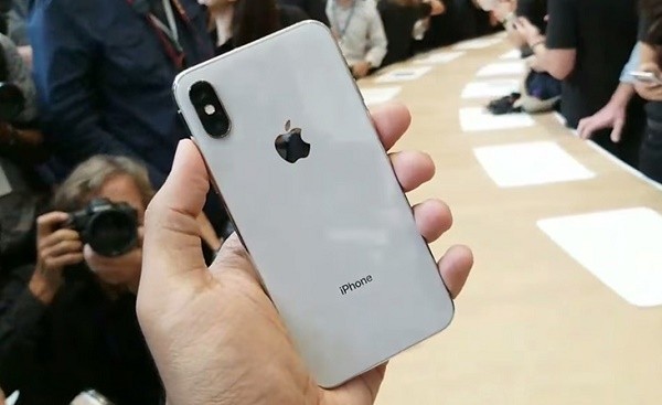 iPhone X màu bạc trẻ trung, bóng bẩy và tinh tế