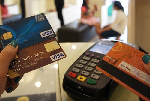 Hướng dẫn rút tiền bằng thẻ Visa Vietcombank