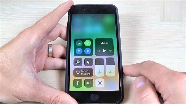 Cách quay màn hình điện thoại iPhone 6 iOS 11