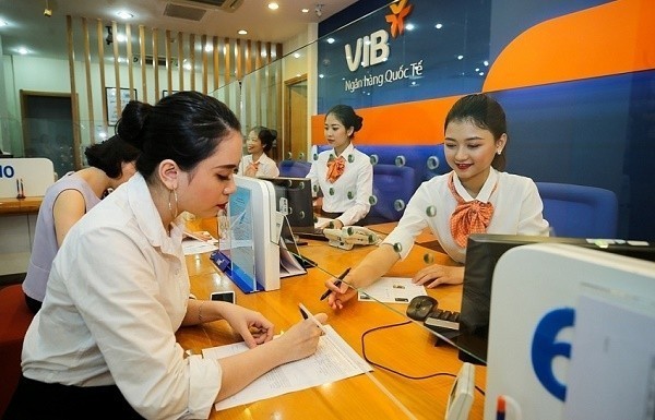 Bạn có thể làm thẻ ATM VIB trực tiếp tại ngân hàng
